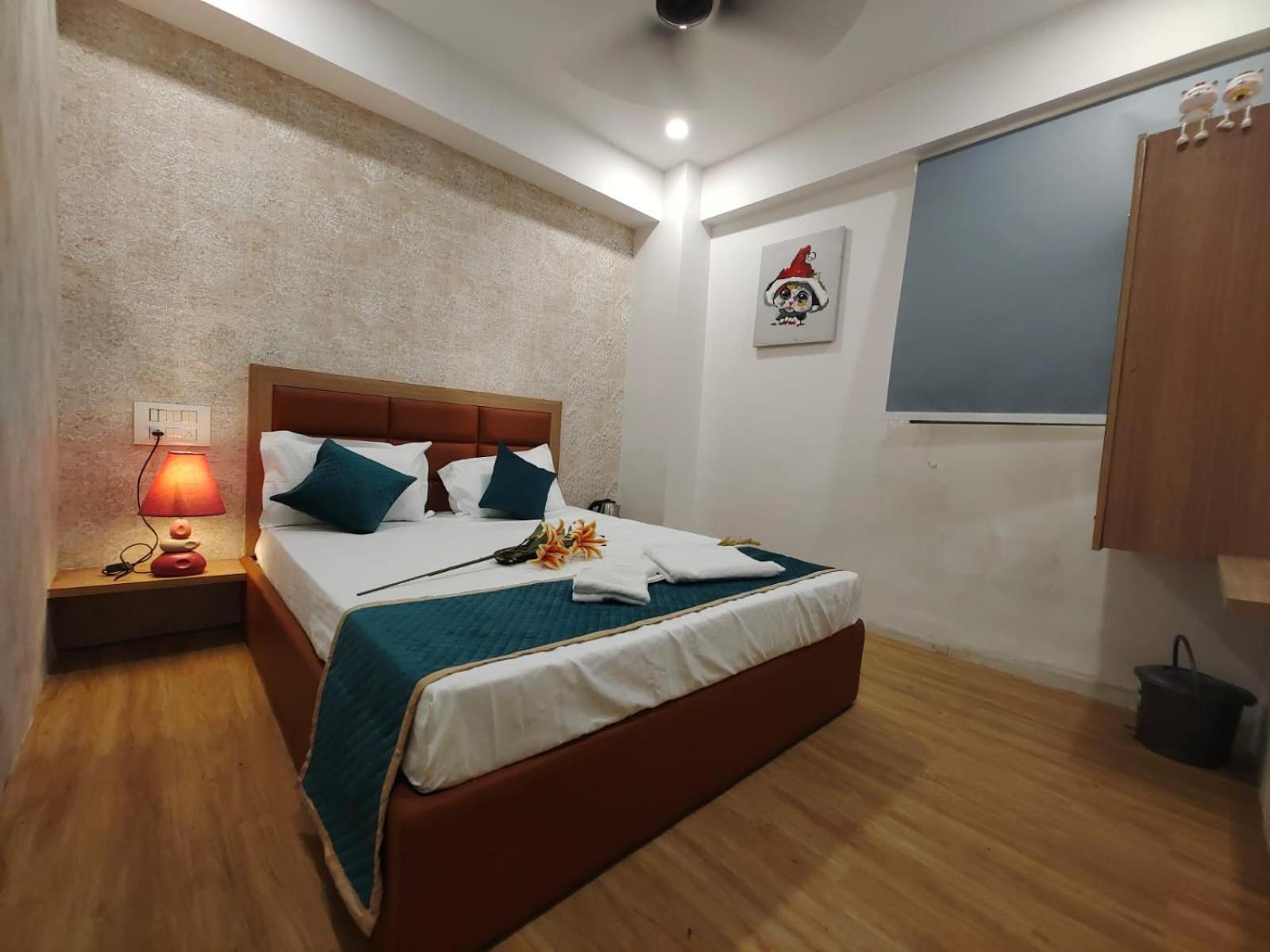 Hotel Prasang Surat Eksteriør bilde
