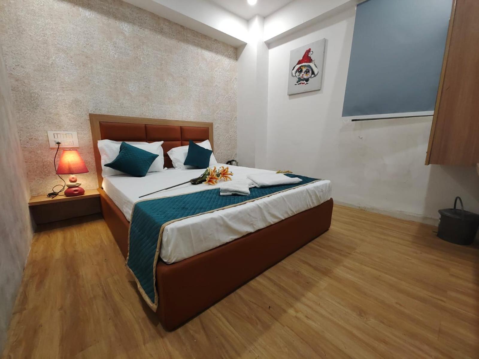 Hotel Prasang Surat Eksteriør bilde