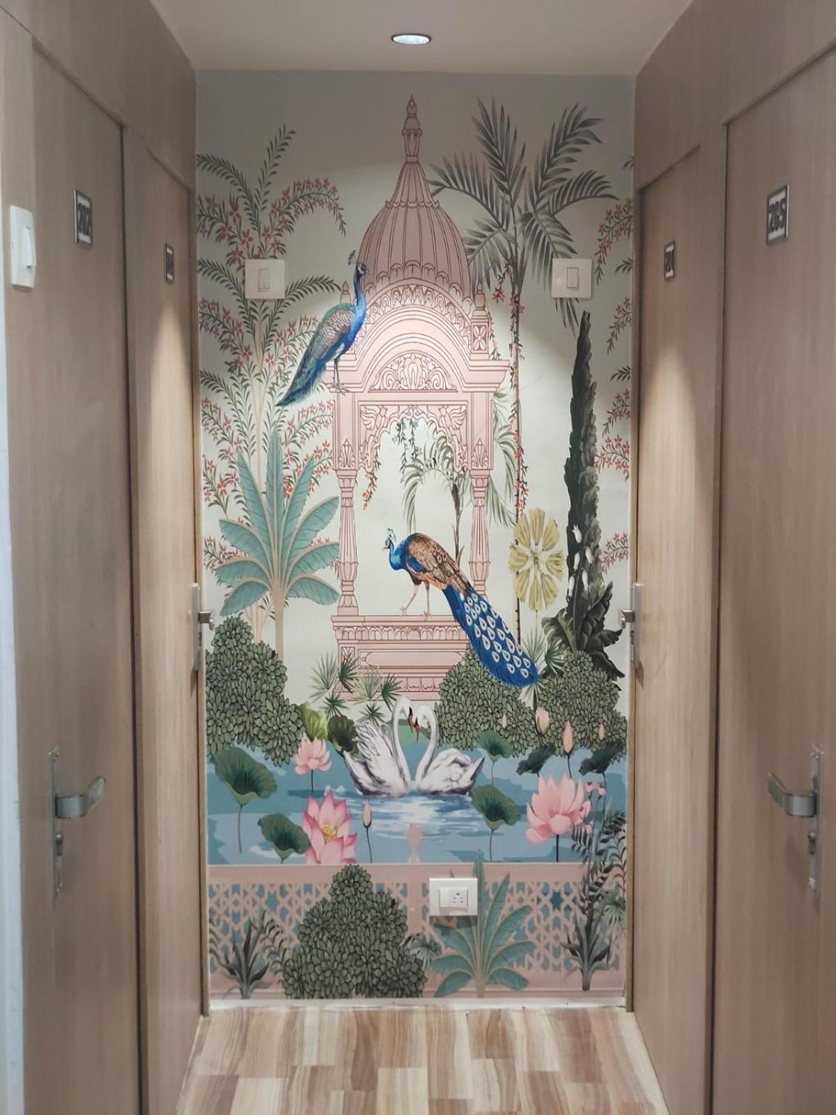 Hotel Prasang Surat Eksteriør bilde